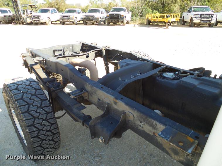 image for item DC2231 2010 Ford F350 Super Duty SuperCab pickup truck cab and chassis
