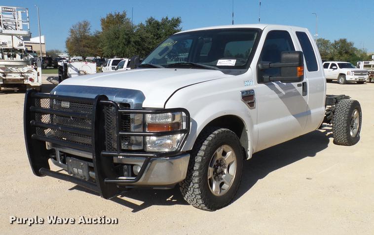 image for item DC2232 2010 Ford F350 Super Duty SuperCab pickup truck chassis