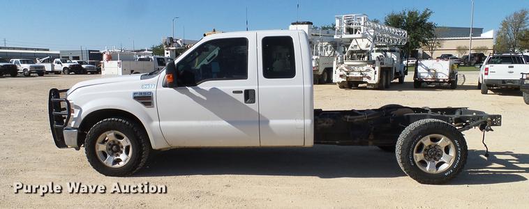 image for item DC2232 2010 Ford F350 Super Duty SuperCab pickup truck chassis