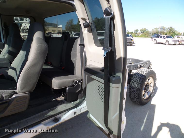 image for item DC2232 2010 Ford F350 Super Duty SuperCab pickup truck chassis