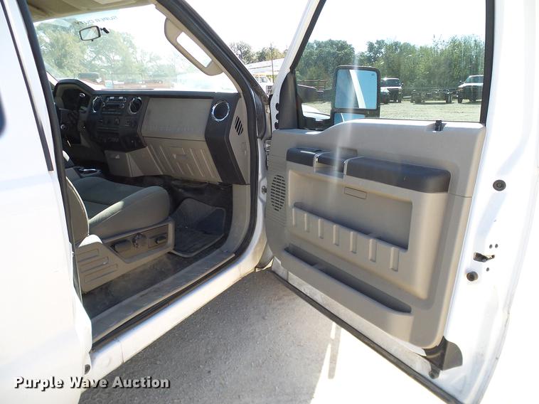 image for item DC2232 2010 Ford F350 Super Duty SuperCab pickup truck chassis