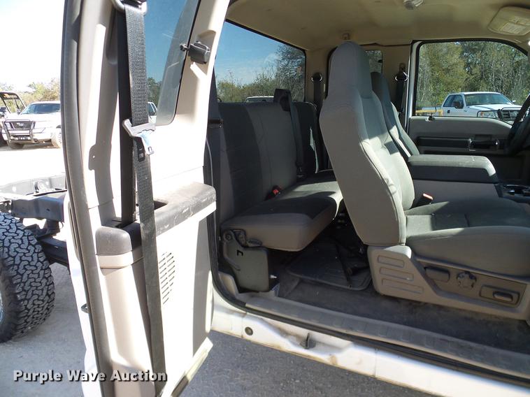 image for item DC2232 2010 Ford F350 Super Duty SuperCab pickup truck chassis