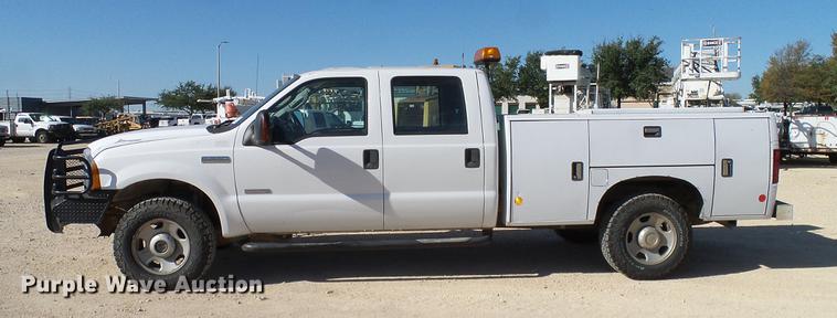 image for item DC2233 2005 Ford F350 Super Duty Crew Cab utility bed pickup truck