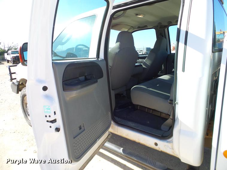 image for item DC2233 2005 Ford F350 Super Duty Crew Cab utility bed pickup truck