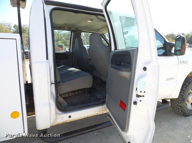 image for item DC2233 2005 Ford F350 Super Duty Crew Cab utility bed pickup truck