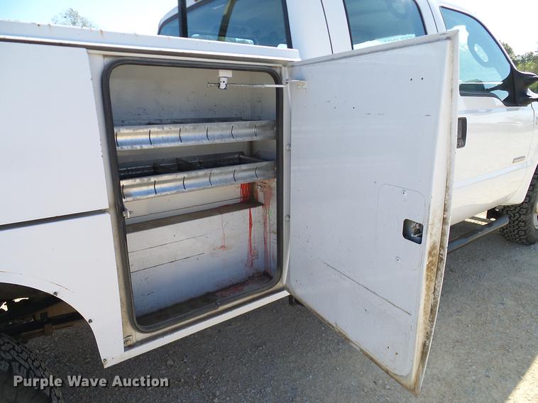 image for item DC2233 2005 Ford F350 Super Duty Crew Cab utility bed pickup truck