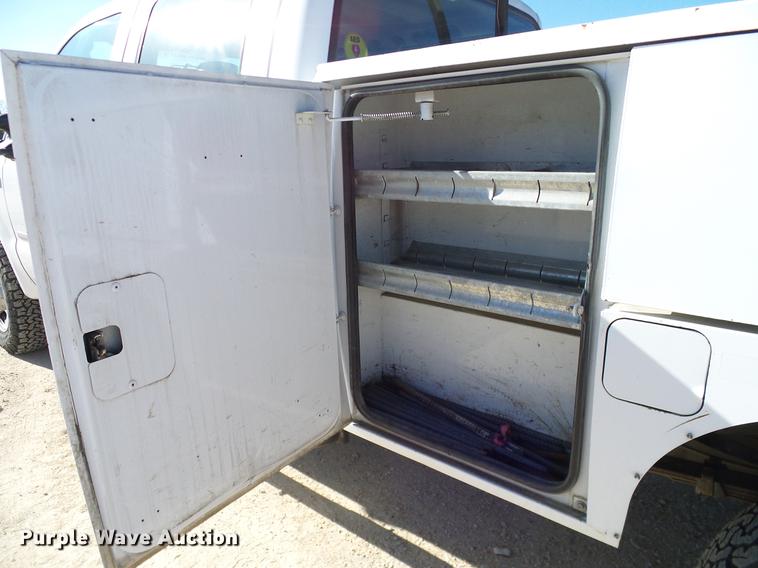 image for item DC2233 2005 Ford F350 Super Duty Crew Cab utility bed pickup truck
