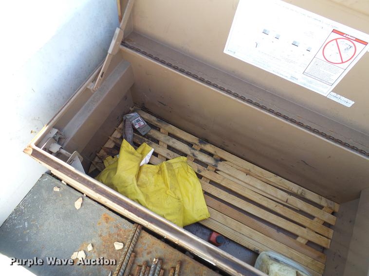 image for item DC2233 2005 Ford F350 Super Duty Crew Cab utility bed pickup truck