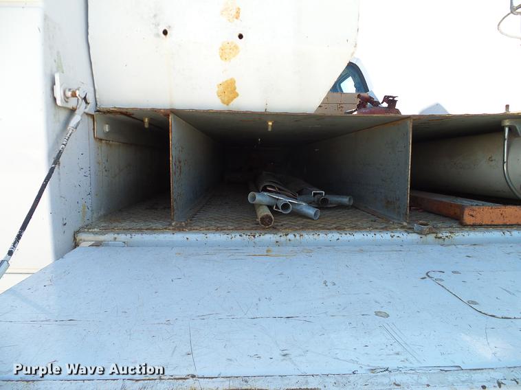 image for item DC2233 2005 Ford F350 Super Duty Crew Cab utility bed pickup truck