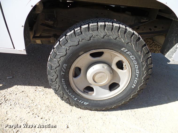 image for item DC2233 2005 Ford F350 Super Duty Crew Cab utility bed pickup truck