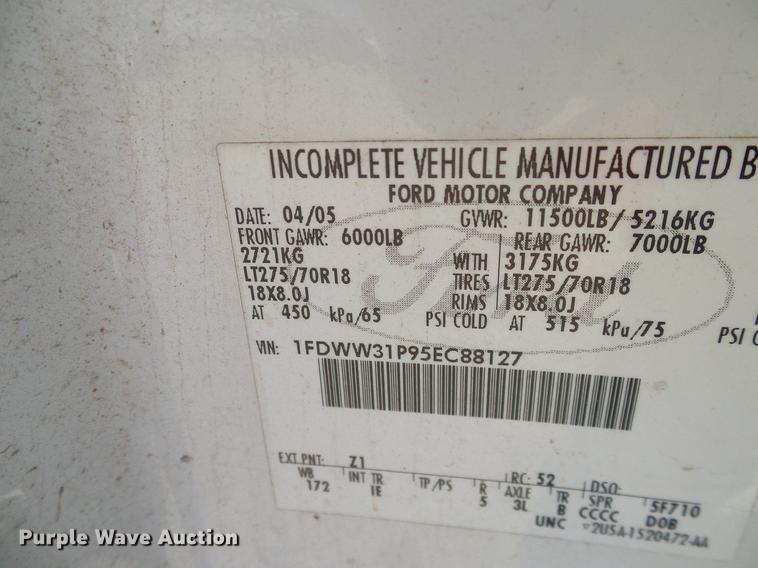 image for item DC2233 2005 Ford F350 Super Duty Crew Cab utility bed pickup truck