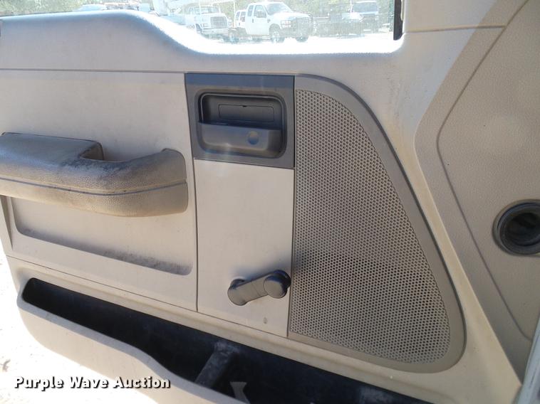 image for item DC2235 2004 Ford F150 SuperCab pickup truck