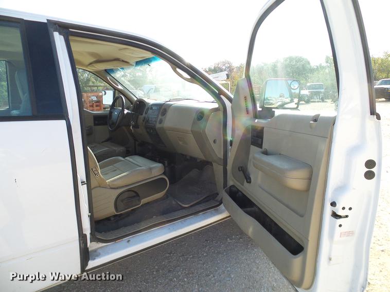 image for item DC2235 2004 Ford F150 SuperCab pickup truck