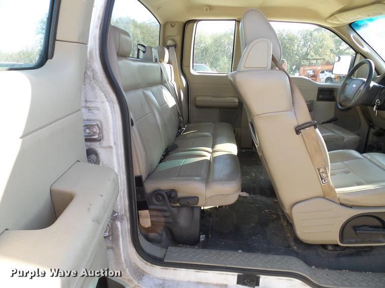 image for item DC2235 2004 Ford F150 SuperCab pickup truck