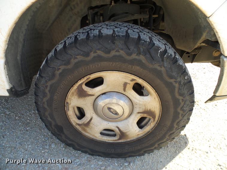 image for item DC2235 2004 Ford F150 SuperCab pickup truck