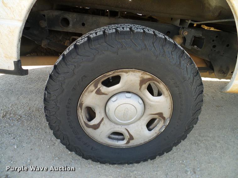 image for item DC2235 2004 Ford F150 SuperCab pickup truck