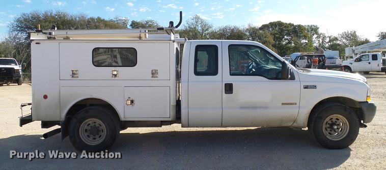 image for item DC2236 2004 Ford F350 Super Duty SuperCab utility bed pickup truck