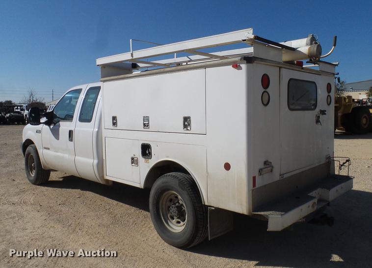 image for item DC2236 2004 Ford F350 Super Duty SuperCab utility bed pickup truck