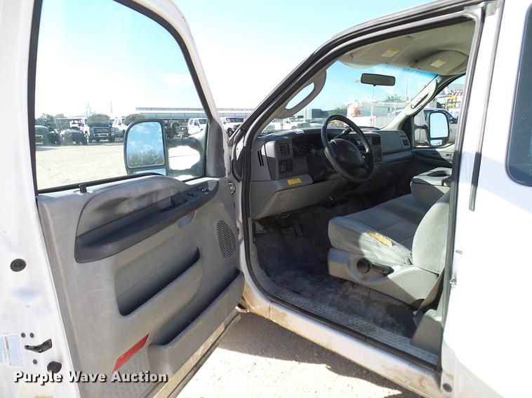 image for item DC2236 2004 Ford F350 Super Duty SuperCab utility bed pickup truck