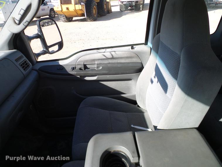 image for item DC2236 2004 Ford F350 Super Duty SuperCab utility bed pickup truck