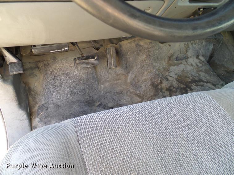 image for item DC2236 2004 Ford F350 Super Duty SuperCab utility bed pickup truck