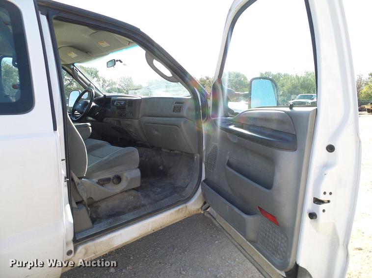 image for item DC2236 2004 Ford F350 Super Duty SuperCab utility bed pickup truck