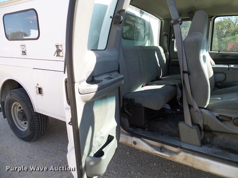 image for item DC2236 2004 Ford F350 Super Duty SuperCab utility bed pickup truck