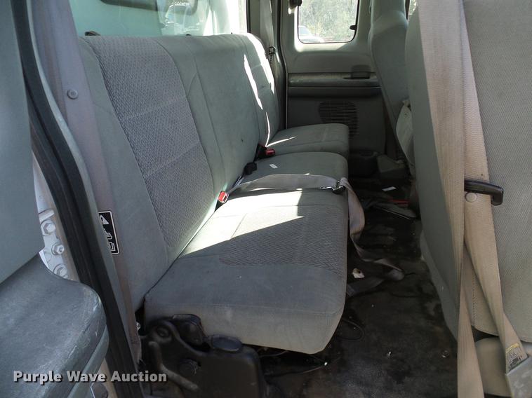 image for item DC2236 2004 Ford F350 Super Duty SuperCab utility bed pickup truck