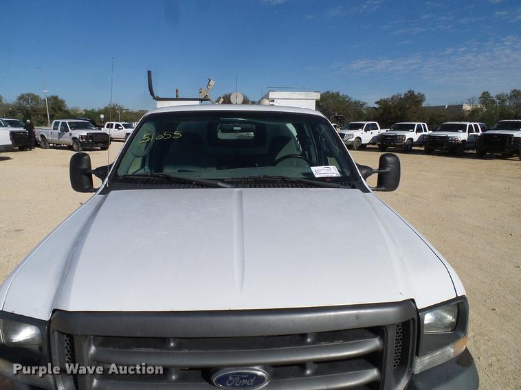 image for item DC2236 2004 Ford F350 Super Duty SuperCab utility bed pickup truck