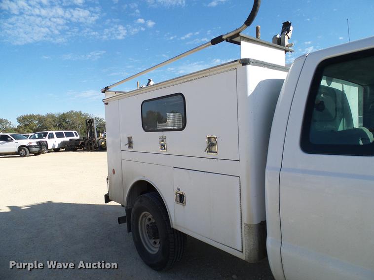 image for item DC2236 2004 Ford F350 Super Duty SuperCab utility bed pickup truck