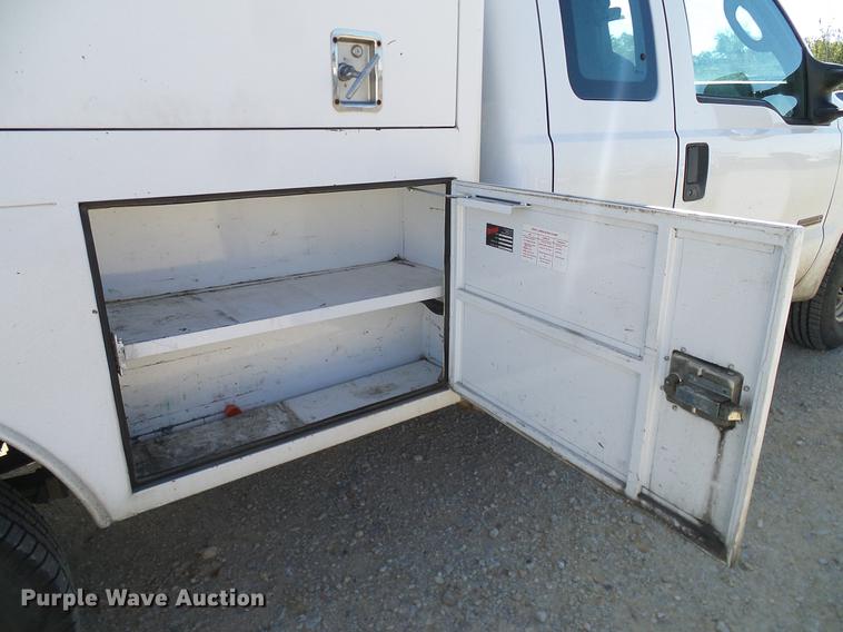 image for item DC2236 2004 Ford F350 Super Duty SuperCab utility bed pickup truck