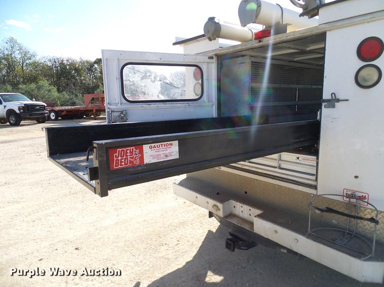 image for item DC2236 2004 Ford F350 Super Duty SuperCab utility bed pickup truck