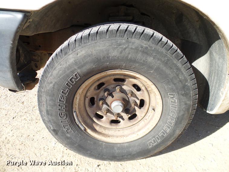 image for item DC2236 2004 Ford F350 Super Duty SuperCab utility bed pickup truck