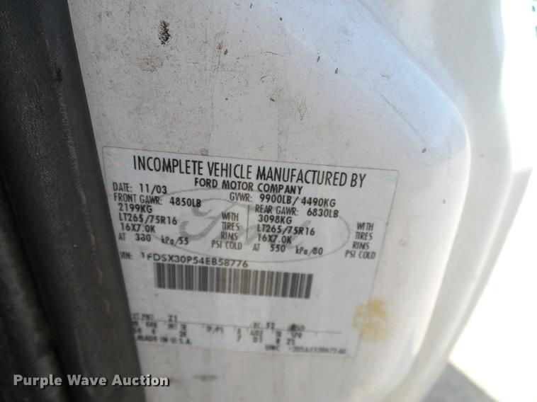 image for item DC2236 2004 Ford F350 Super Duty SuperCab utility bed pickup truck