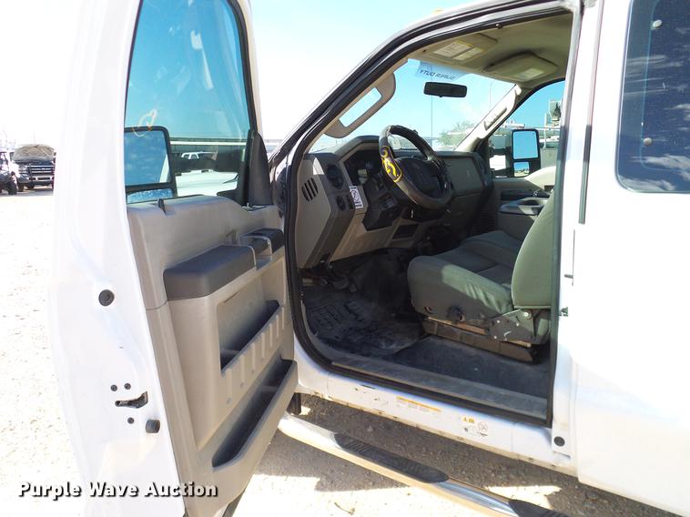 image for item DC2237 2010 Ford F550 SuperCab utility bed truck