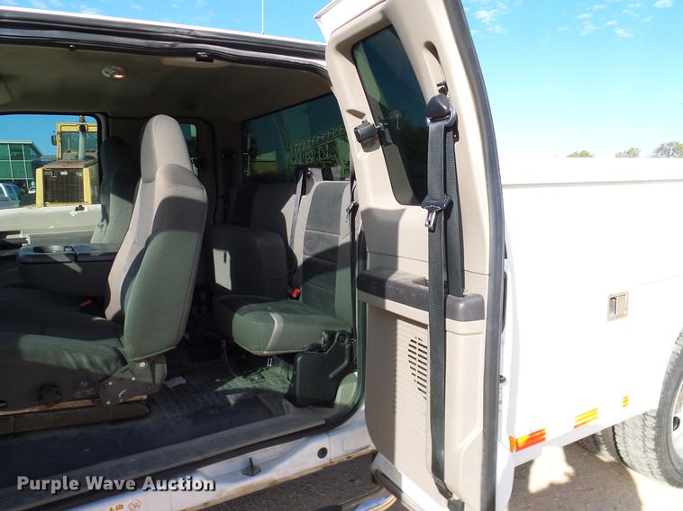 image for item DC2237 2010 Ford F550 SuperCab utility bed truck