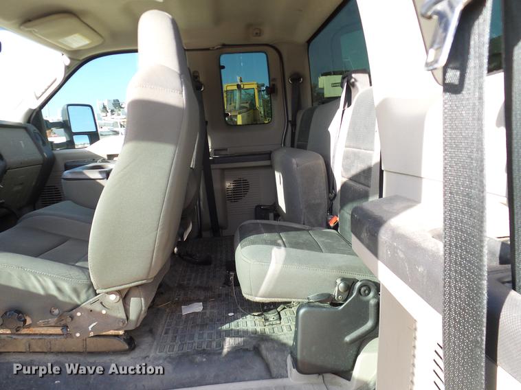 image for item DC2237 2010 Ford F550 SuperCab utility bed truck