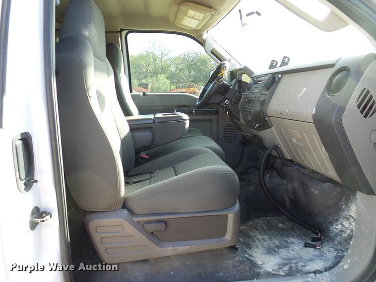 image for item DC2237 2010 Ford F550 SuperCab utility bed truck