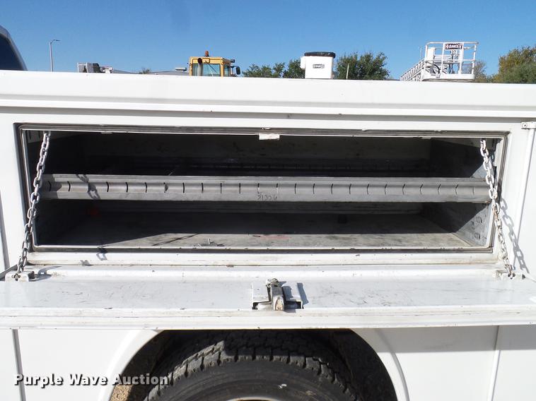 image for item DC2237 2010 Ford F550 SuperCab utility bed truck
