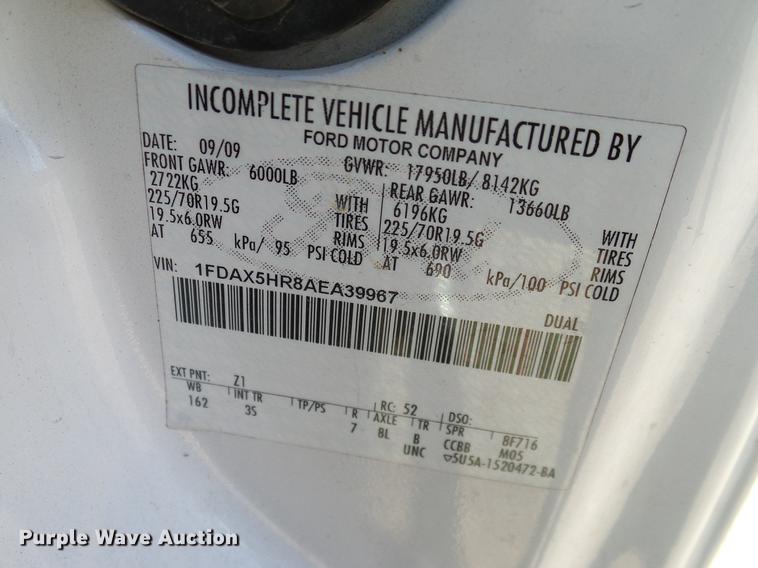 image for item DC2237 2010 Ford F550 SuperCab utility bed truck