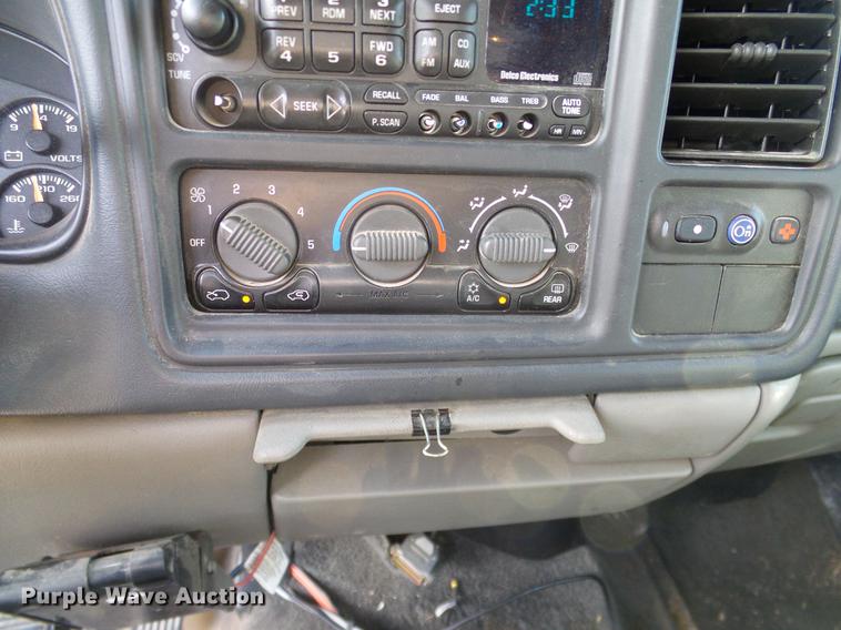 image for item DC2238 2001 Chevrolet Suburban K2500 SUV