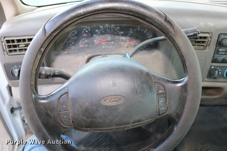 image for item DC3582 2001 Ford F250 Super Duty Crew Cab pickup truck