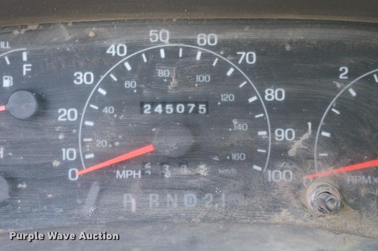 image for item DC3582 2001 Ford F250 Super Duty Crew Cab pickup truck