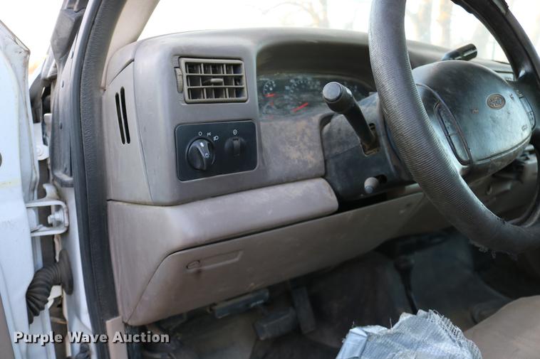 image for item DC3582 2001 Ford F250 Super Duty Crew Cab pickup truck