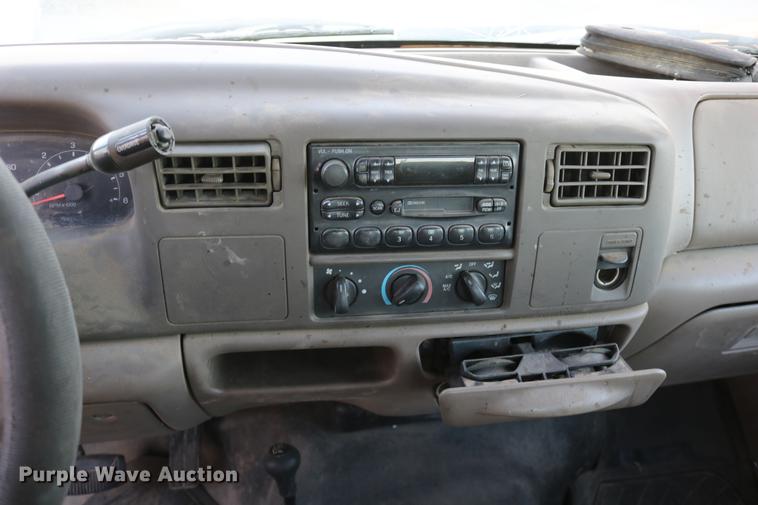 image for item DC3582 2001 Ford F250 Super Duty Crew Cab pickup truck