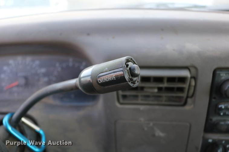 image for item DC3582 2001 Ford F250 Super Duty Crew Cab pickup truck