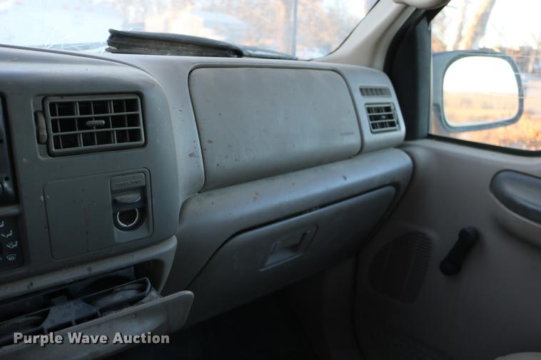 image for item DC3582 2001 Ford F250 Super Duty Crew Cab pickup truck