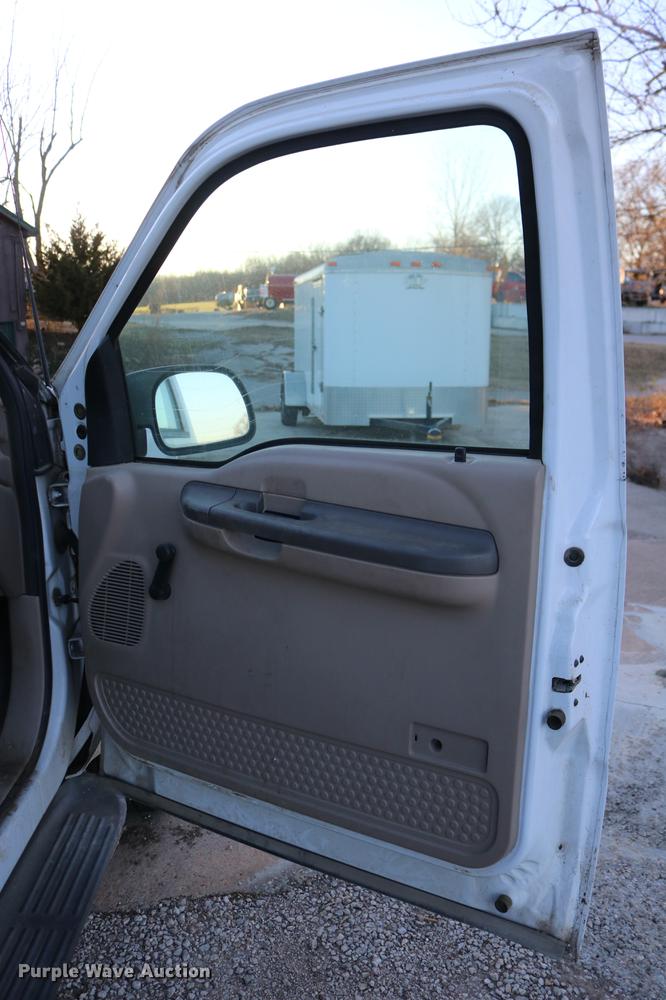 image for item DC3582 2001 Ford F250 Super Duty Crew Cab pickup truck