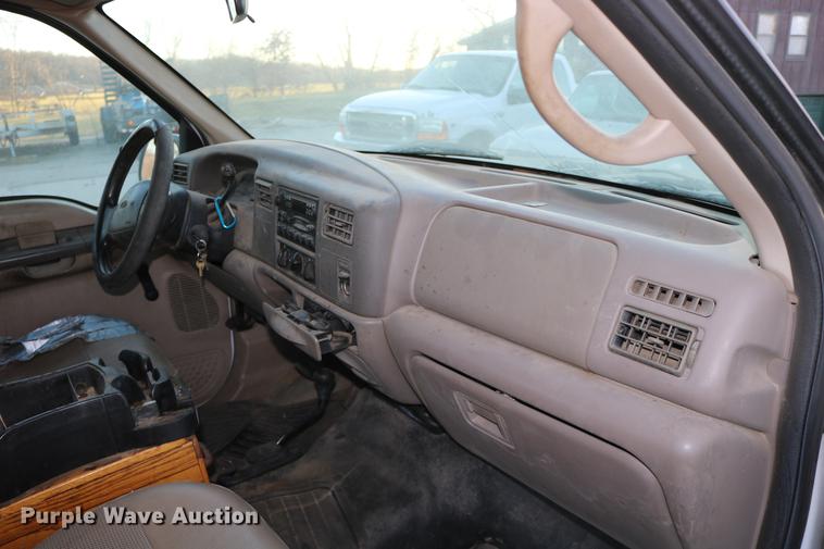 image for item DC3582 2001 Ford F250 Super Duty Crew Cab pickup truck