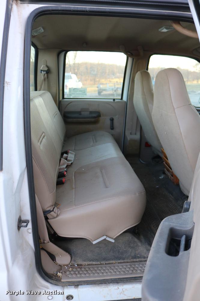 image for item DC3582 2001 Ford F250 Super Duty Crew Cab pickup truck